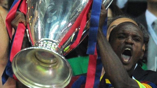 Abidal nâng cao chiếc cúp Champions League